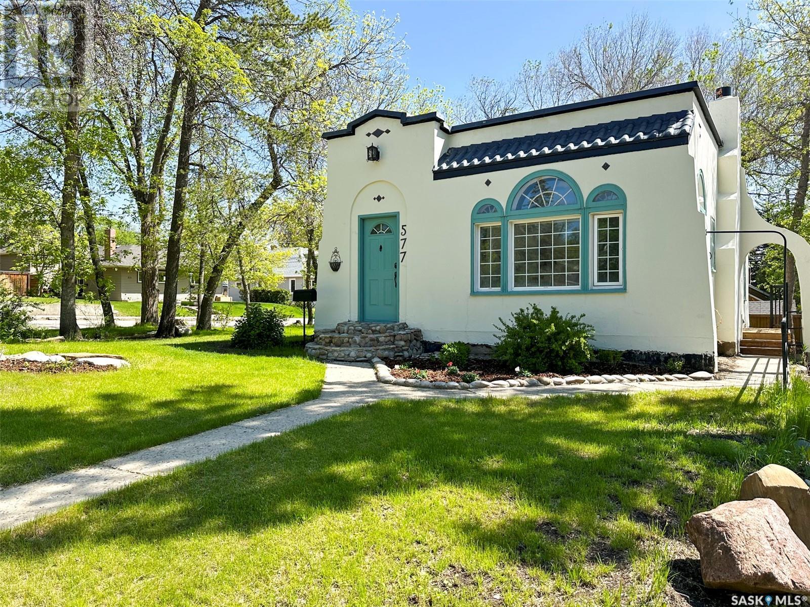 Single Family House Bungalow for Sale in  nd AVENUE NE Swift Current 