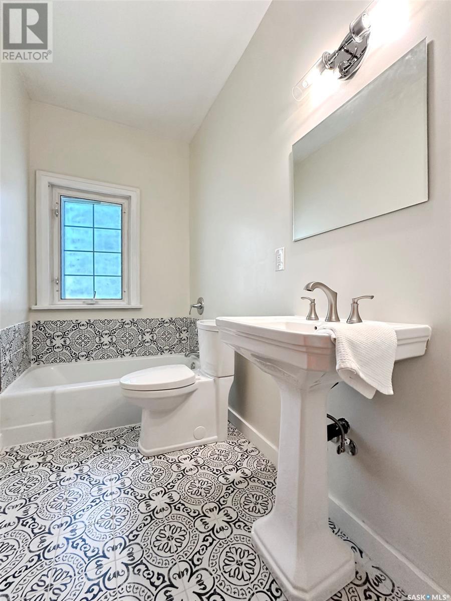 Single Family House Bungalow for Sale in  nd AVENUE NE Swift Current 