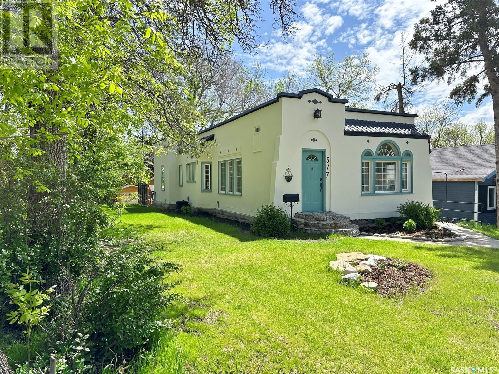 Single Family House Bungalow for Sale in  nd AVENUE NE Swift Current 