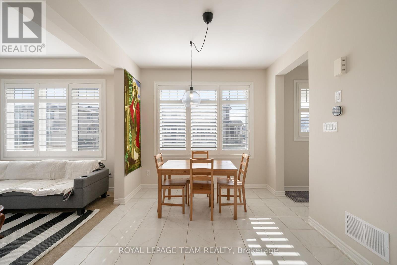 Photo 14 of 741 Derreen Avenue, Ottawa ON