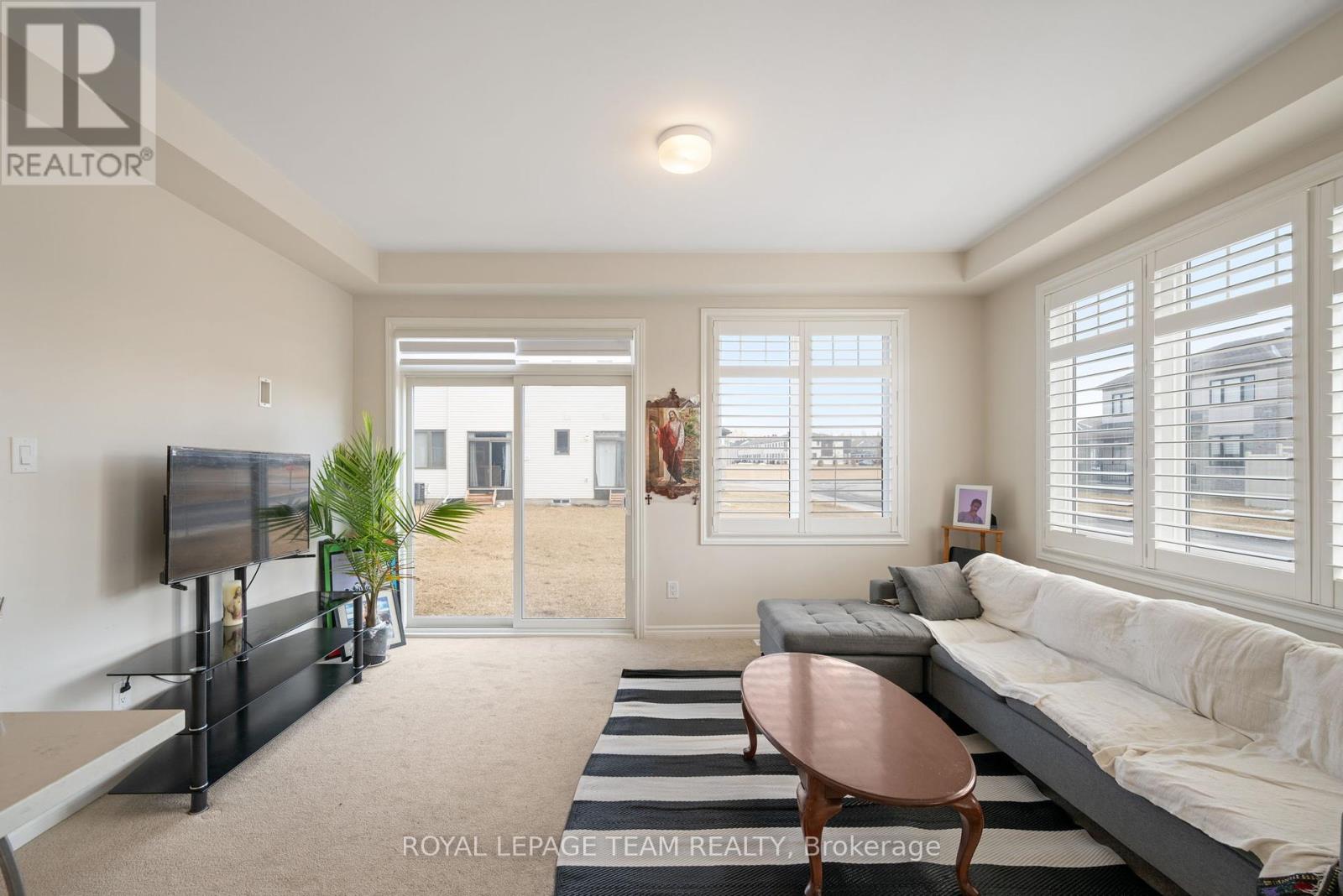 Photo 6 of 741 Derreen Avenue, Ottawa ON
