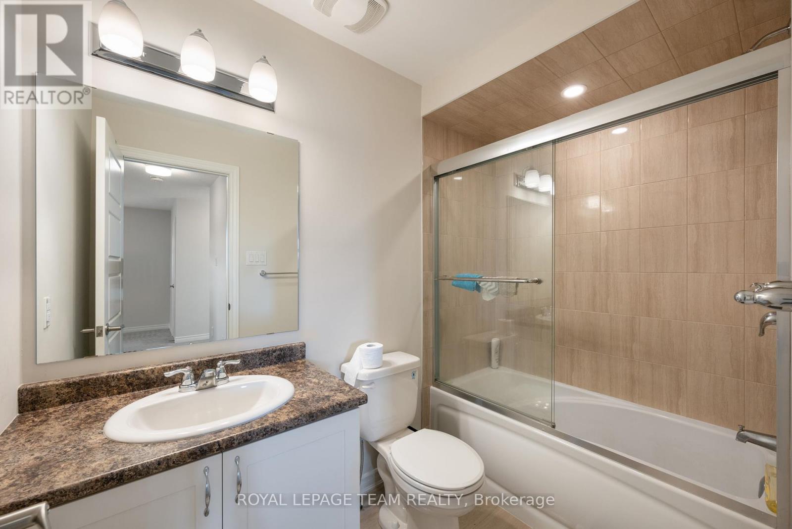 Photo 18 of 741 Derreen Avenue, Ottawa ON