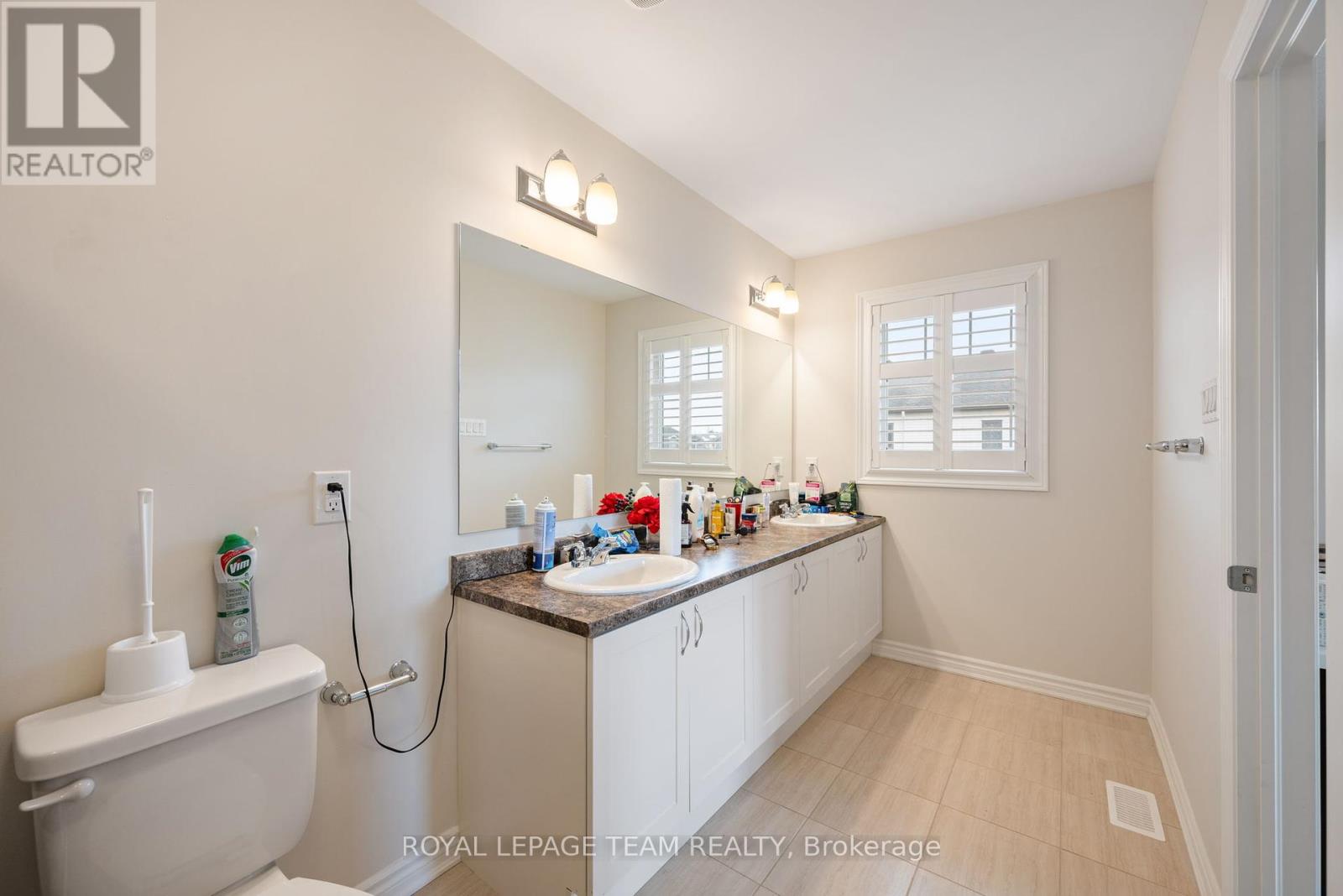 Photo 3 of 741 Derreen Avenue, Ottawa ON