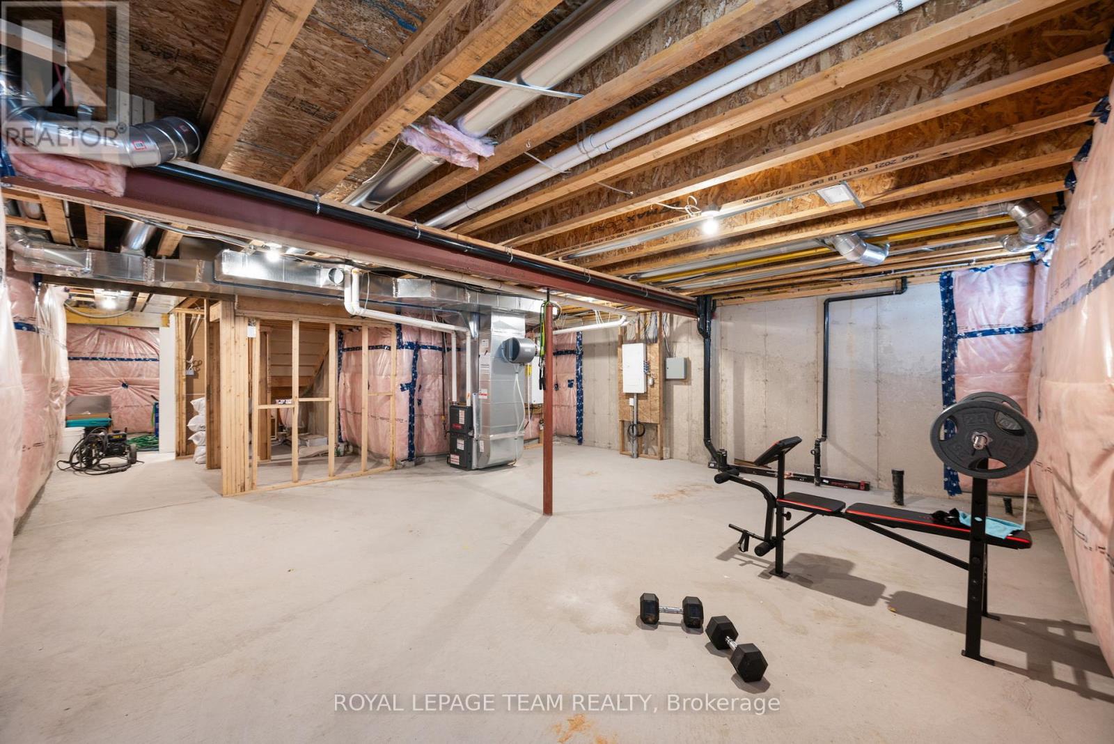 Photo 8 of 741 Derreen Avenue, Ottawa ON