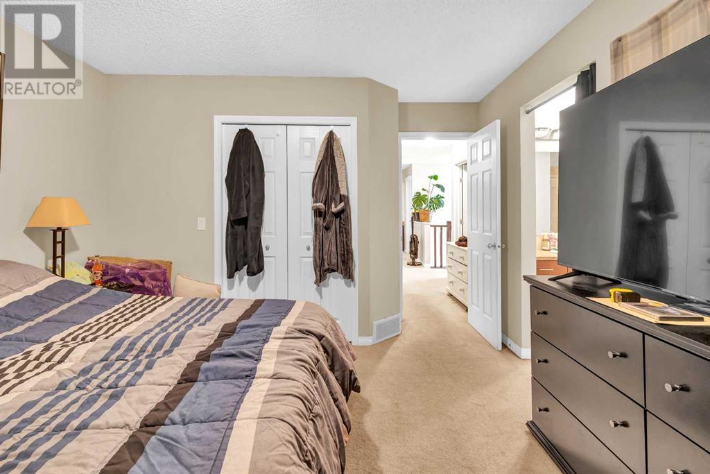 Single Family House for Sale in  covepark Rise NE Coventry Hills Calgary 