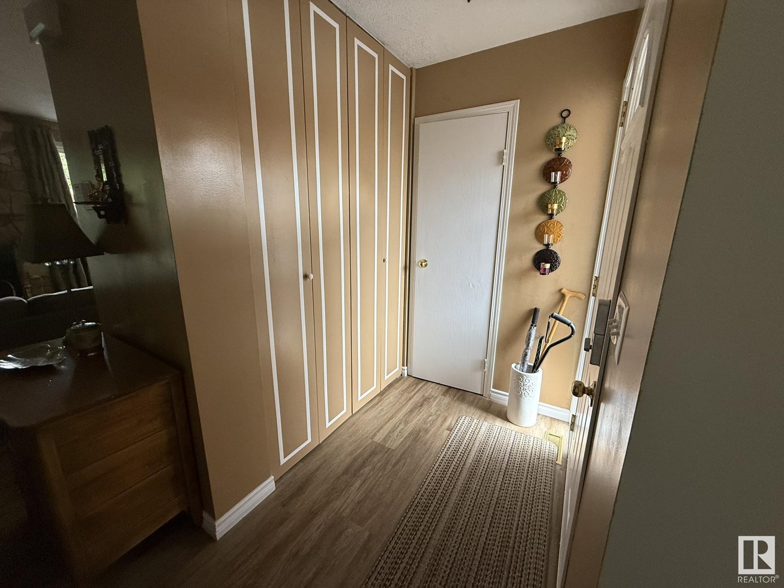 Photo 3 of 18525 66 Av Nw, Edmonton AB
