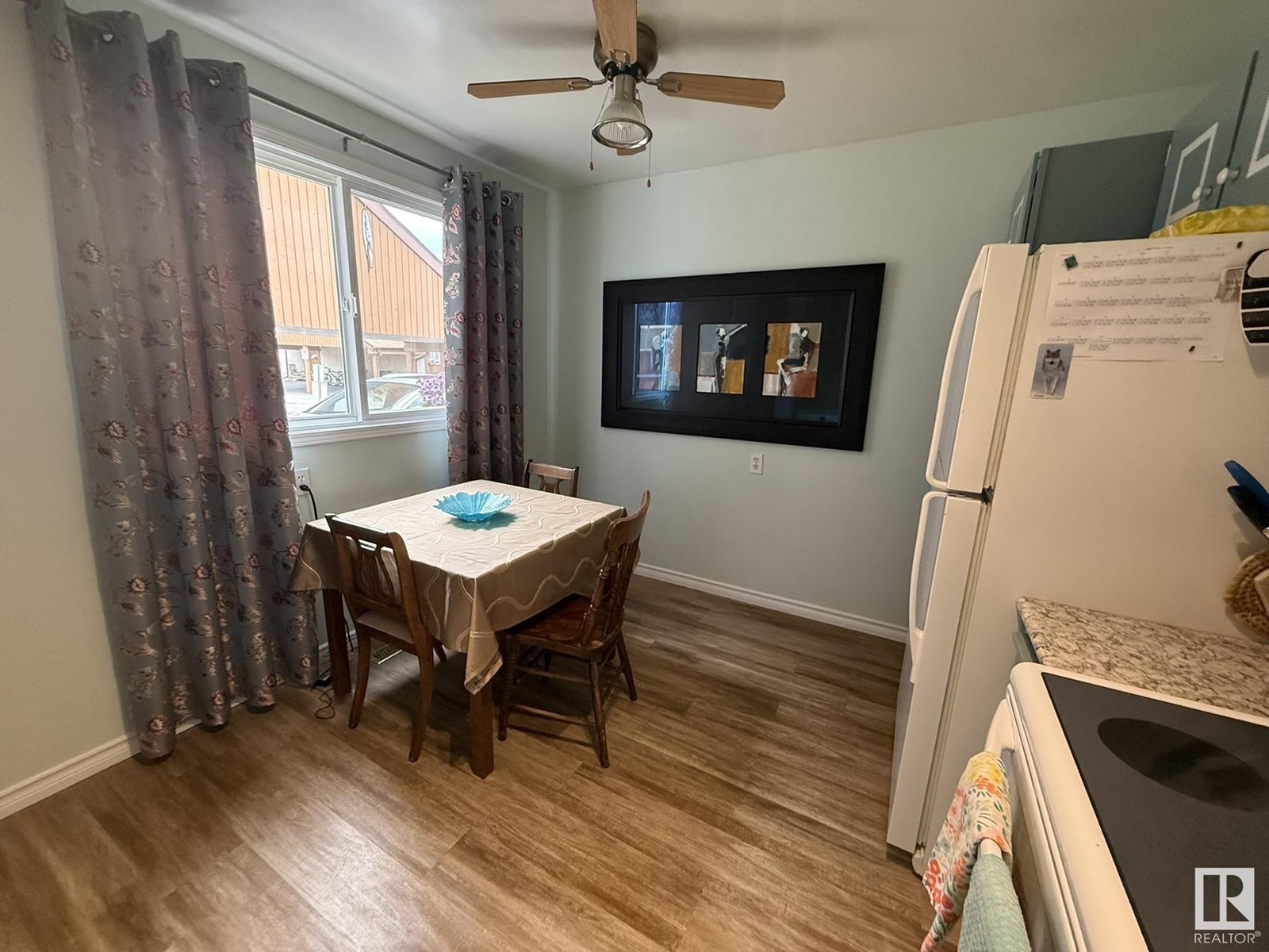 Photo 10 of 18525 66 Av Nw, Edmonton AB
