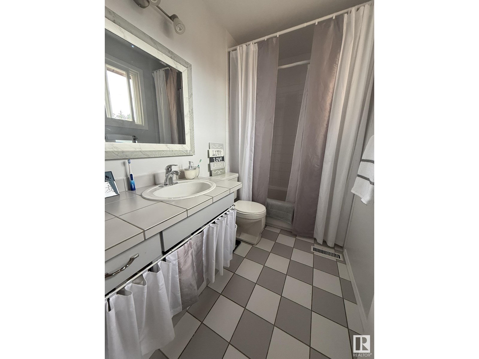 Photo 31 of 18525 66 Av Nw, Edmonton AB