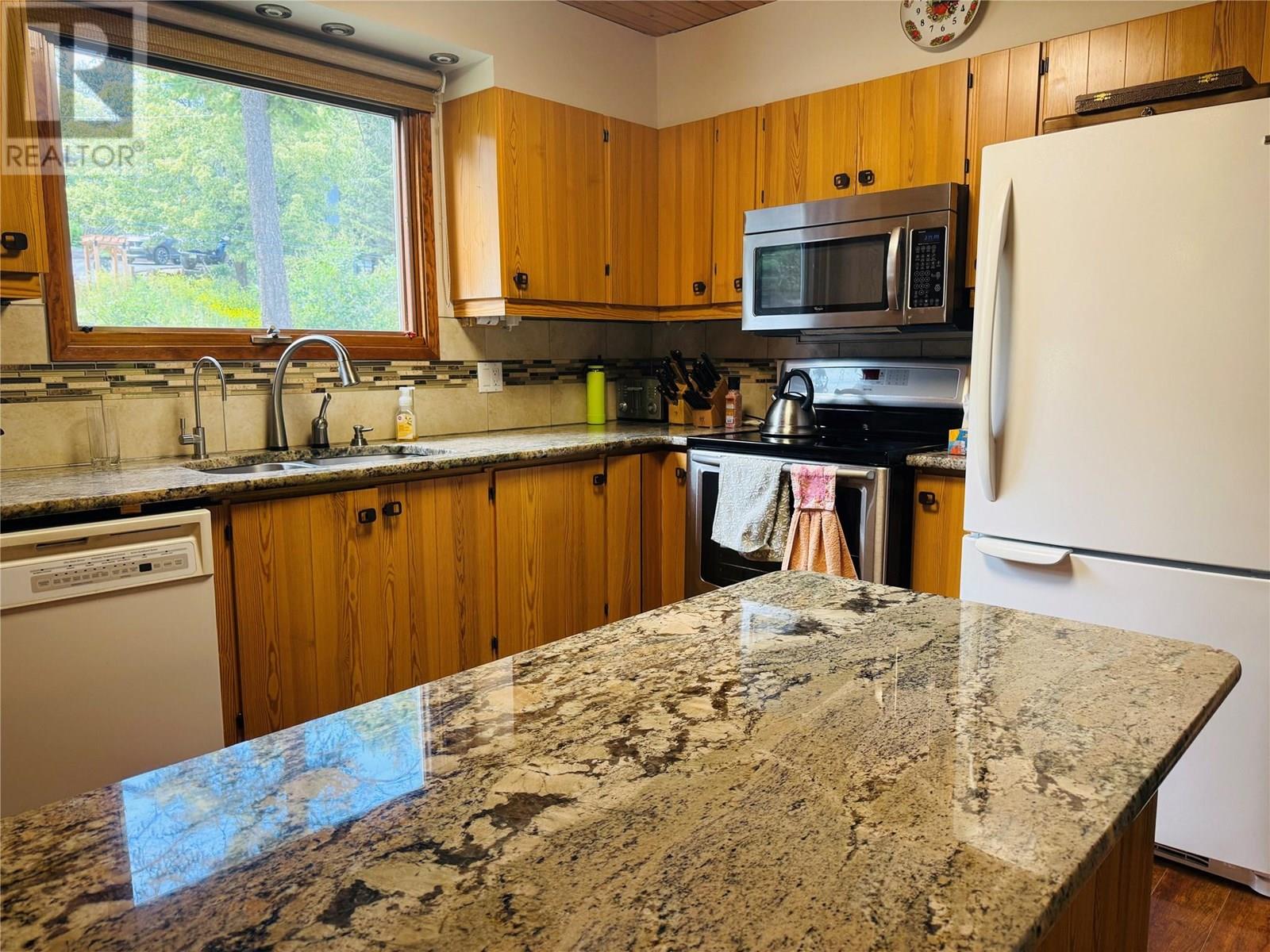 1410 10A Avenue, Invermere