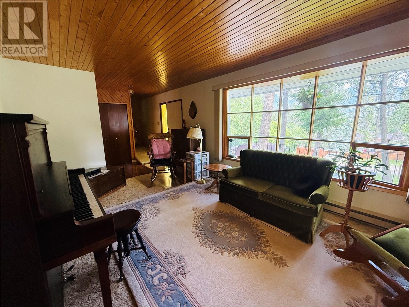 1410 10A Avenue, Invermere