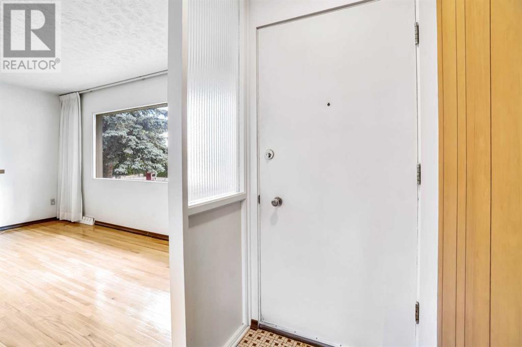 Single Family House Bungalow for Sale in  Hollyburn Road SW Haysboro Calgary 