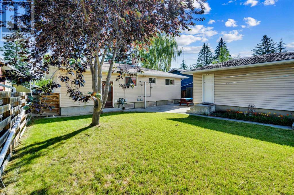 Single Family House Bungalow for Sale in  Hollyburn Road SW Haysboro Calgary 