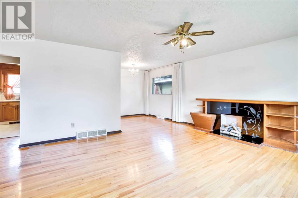 Single Family House Bungalow for Sale in  Hollyburn Road SW Haysboro Calgary 