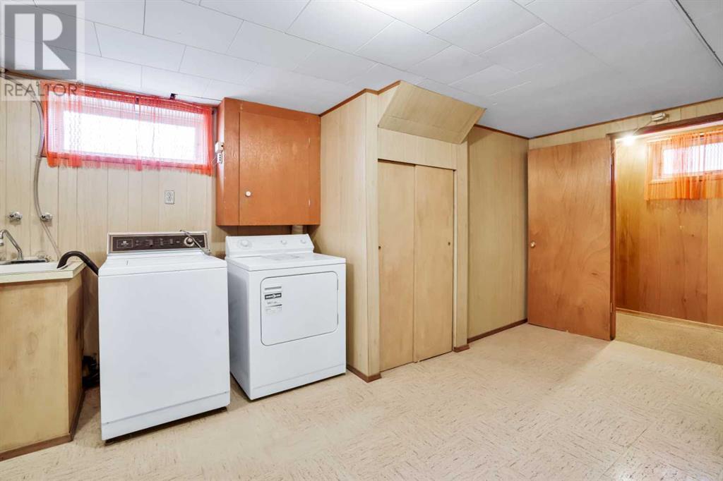 Single Family House Bungalow for Sale in  Hollyburn Road SW Haysboro Calgary 