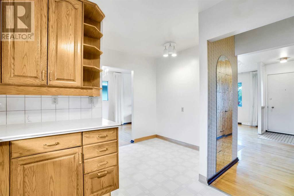 Single Family House Bungalow for Sale in  Hollyburn Road SW Haysboro Calgary 