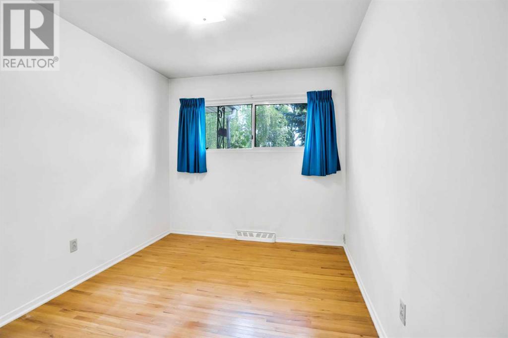Single Family House Bungalow for Sale in  Hollyburn Road SW Haysboro Calgary 