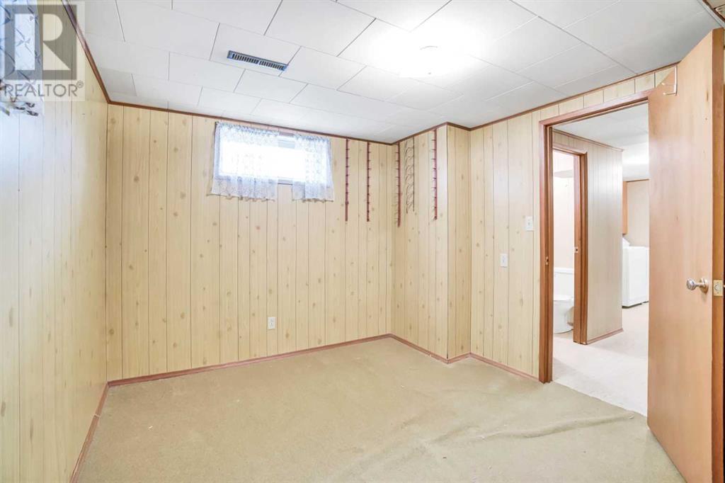 Single Family House Bungalow for Sale in  Hollyburn Road SW Haysboro Calgary 