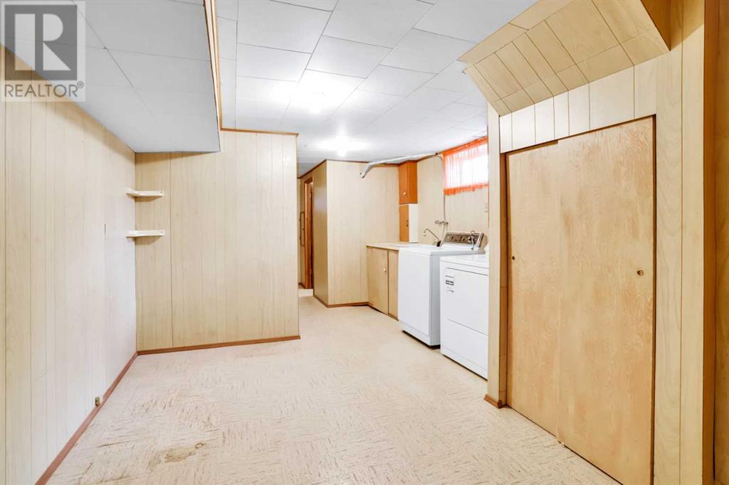 Single Family House Bungalow for Sale in  Hollyburn Road SW Haysboro Calgary 