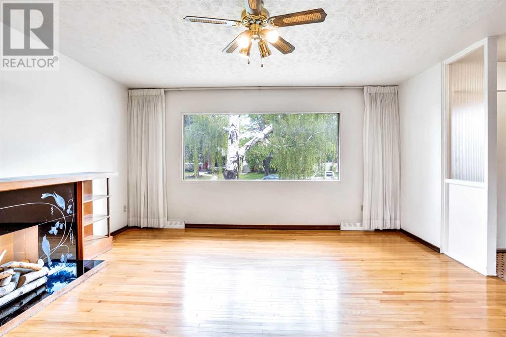 Single Family House Bungalow for Sale in  Hollyburn Road SW Haysboro Calgary 