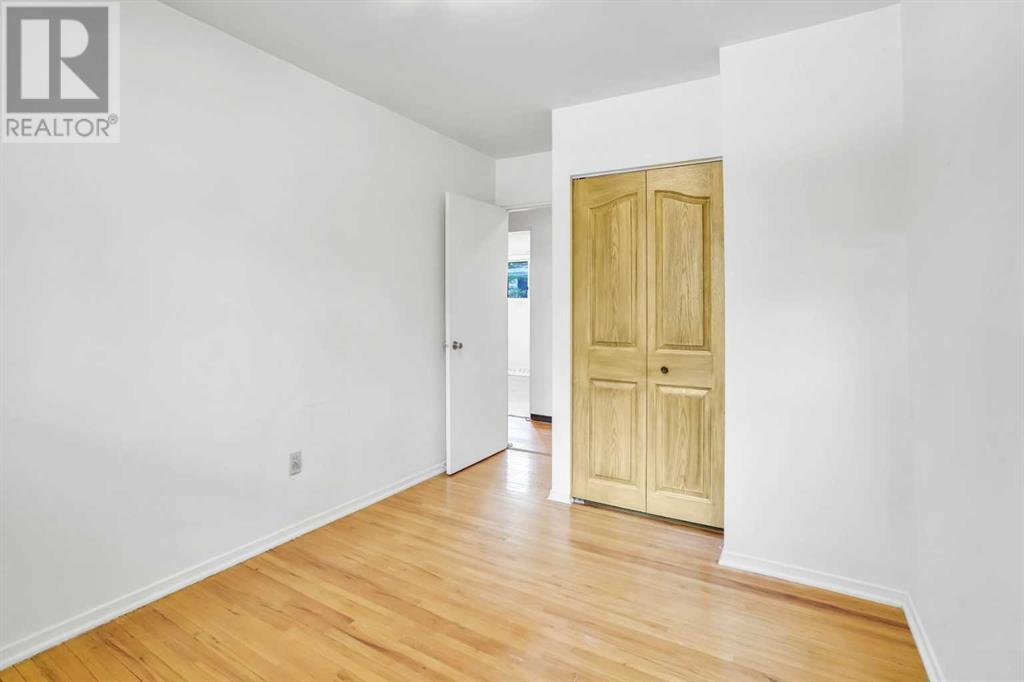 Single Family House Bungalow for Sale in  Hollyburn Road SW Haysboro Calgary 