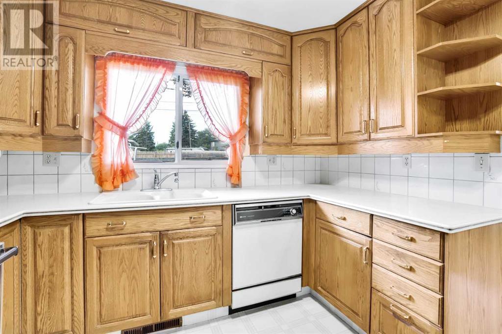 Single Family House Bungalow for Sale in  Hollyburn Road SW Haysboro Calgary 
