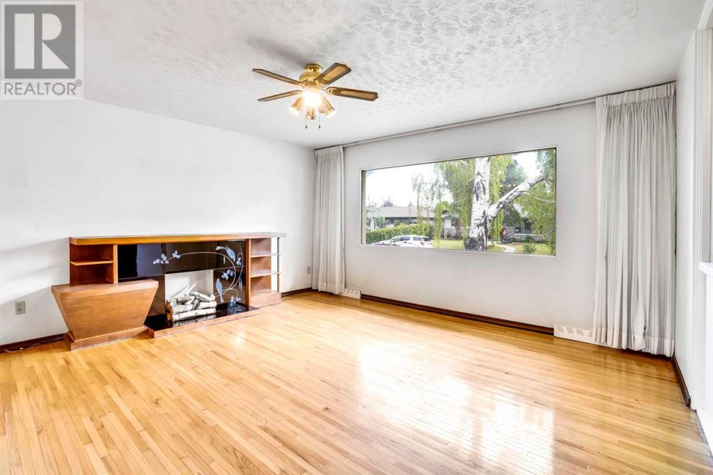 Single Family House Bungalow for Sale in  Hollyburn Road SW Haysboro Calgary 
