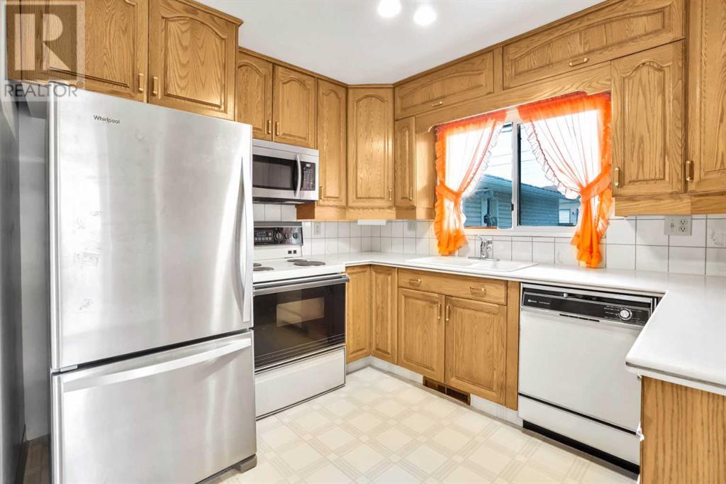 Single Family House Bungalow for Sale in  Hollyburn Road SW Haysboro Calgary 