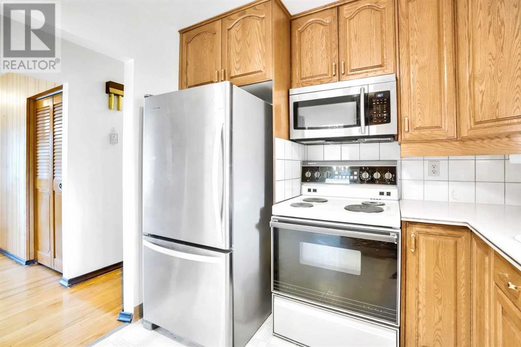 Single Family House Bungalow for Sale in  Hollyburn Road SW Haysboro Calgary 