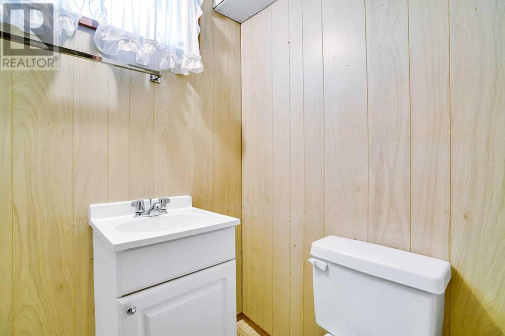 Single Family House Bungalow for Sale in  Hollyburn Road SW Haysboro Calgary 