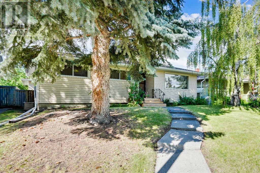 Single Family House Bungalow for Sale in  Hollyburn Road SW Haysboro Calgary 
