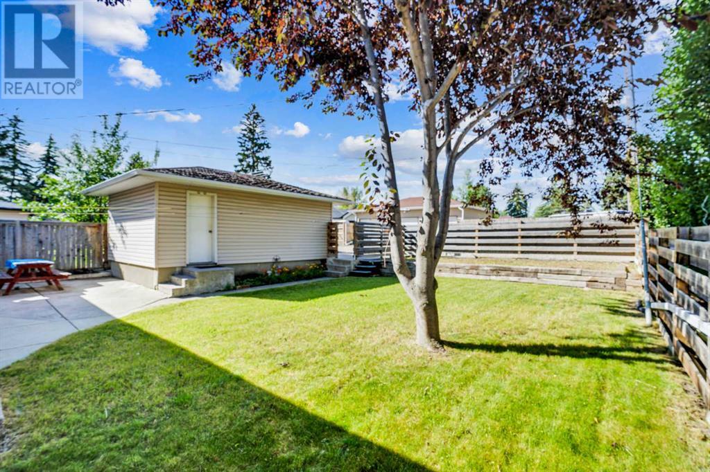 Single Family House Bungalow for Sale in  Hollyburn Road SW Haysboro Calgary 