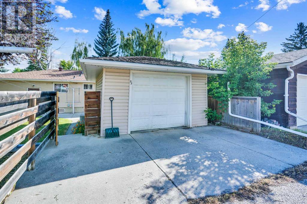 Single Family House Bungalow for Sale in  Hollyburn Road SW Haysboro Calgary 