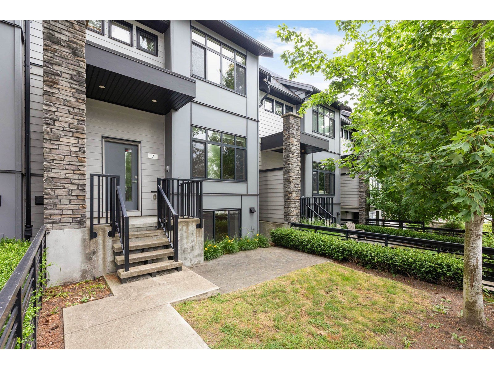Photo 2 of 7 15177 60 Avenue, Surrey BC