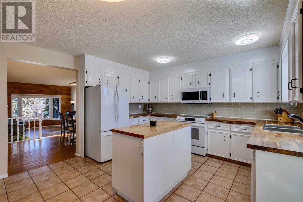Single Family House for Sale in  Millbank Court SW Millrise Calgary 