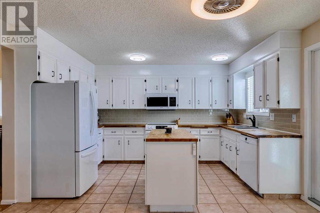 Single Family House for Sale in  Millbank Court SW Millrise Calgary 