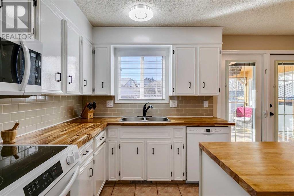 Single Family House for Sale in  Millbank Court SW Millrise Calgary 