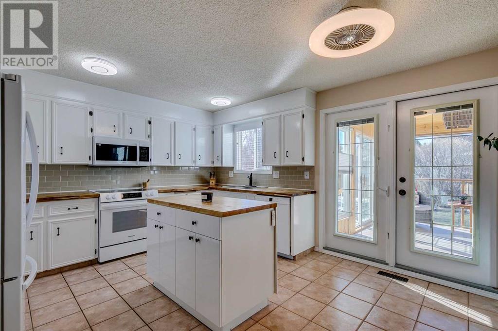 Single Family House for Sale in  Millbank Court SW Millrise Calgary 