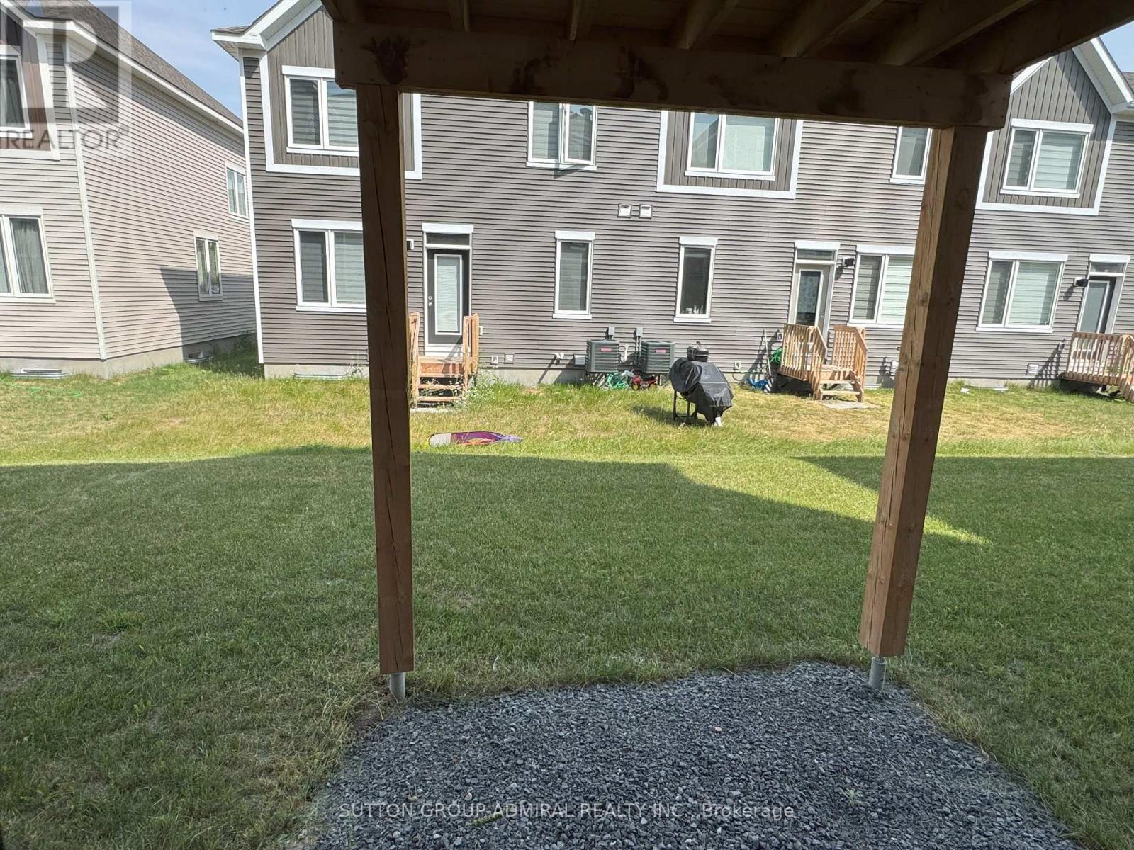 https://ddfcdn.realtor.ca/listing/TS638874172101800000/reb82/highres/2/x12266182_20.jpg
