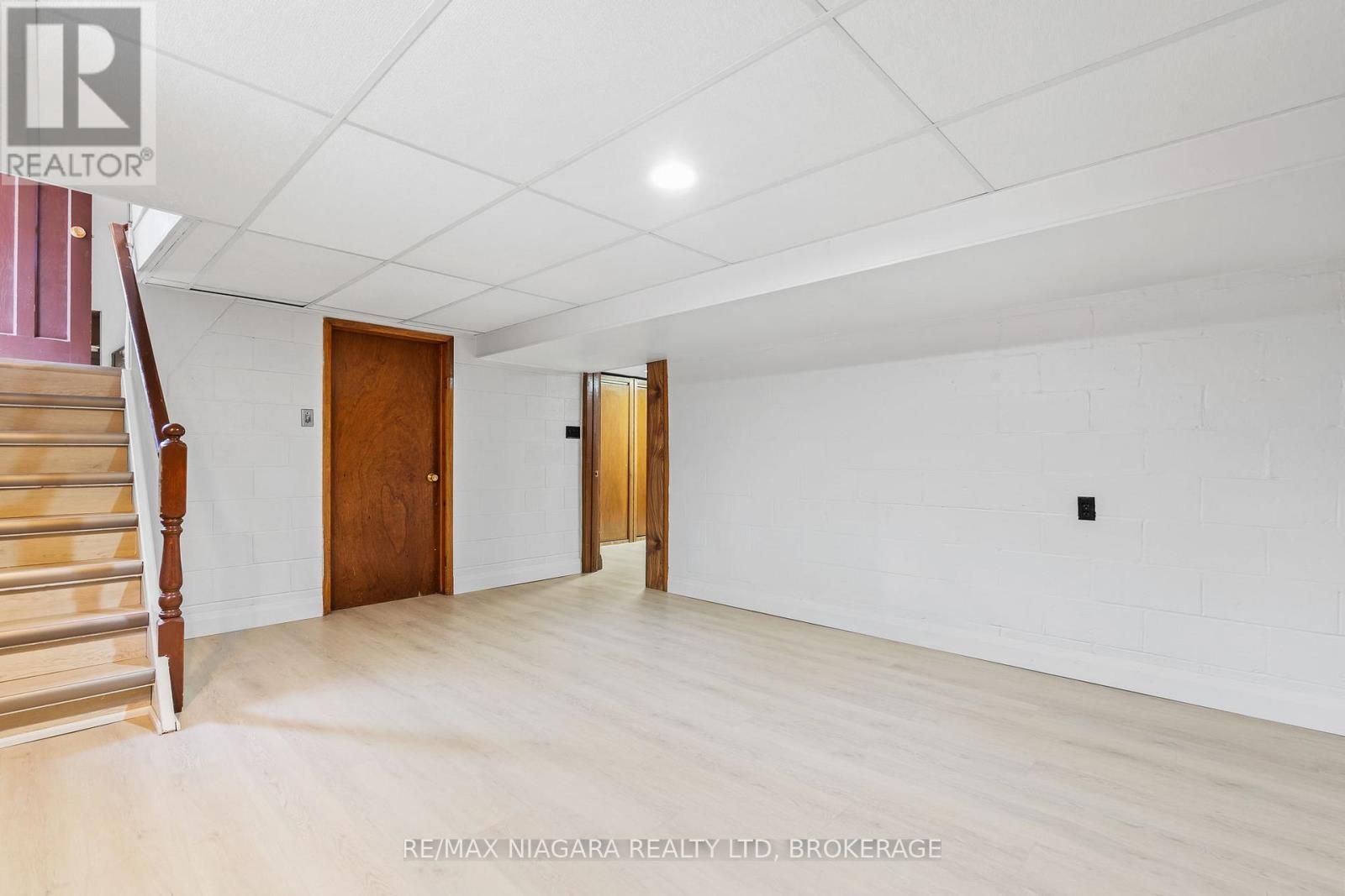 Photo 17 of 127 Louth Street, St Catharines ON
