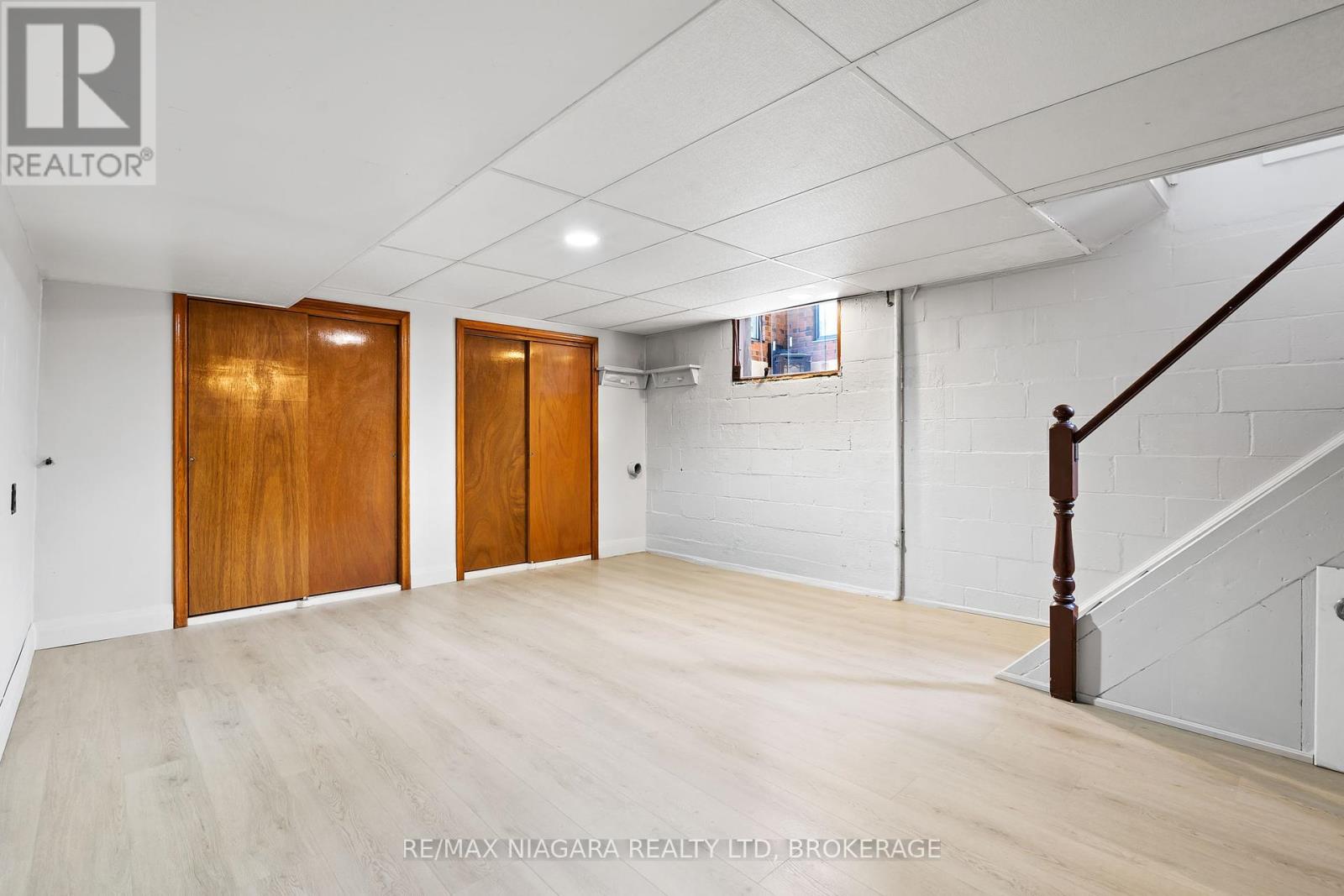 Photo 18 of 127 Louth Street, St Catharines ON