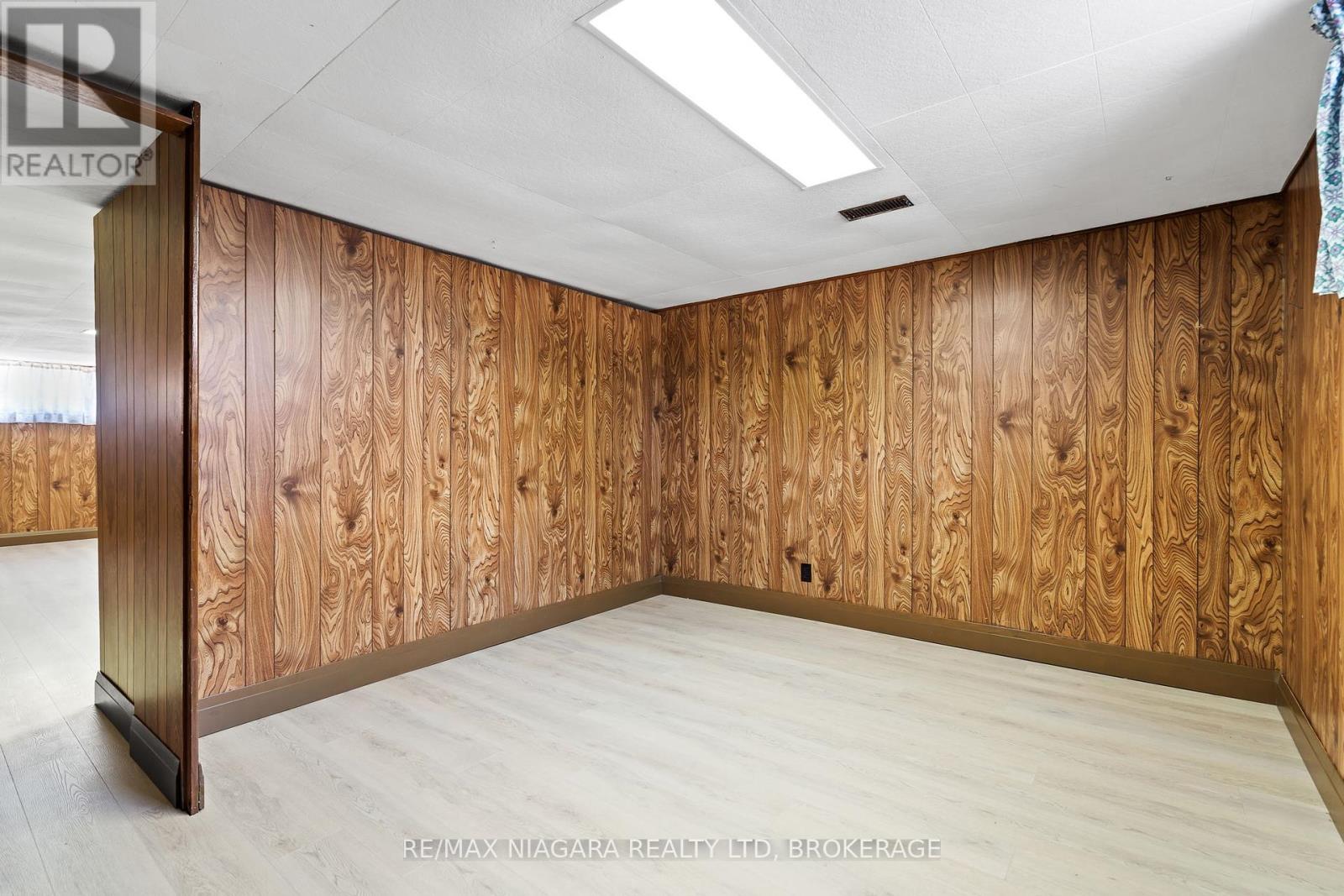 Photo 21 of 127 Louth Street, St Catharines ON