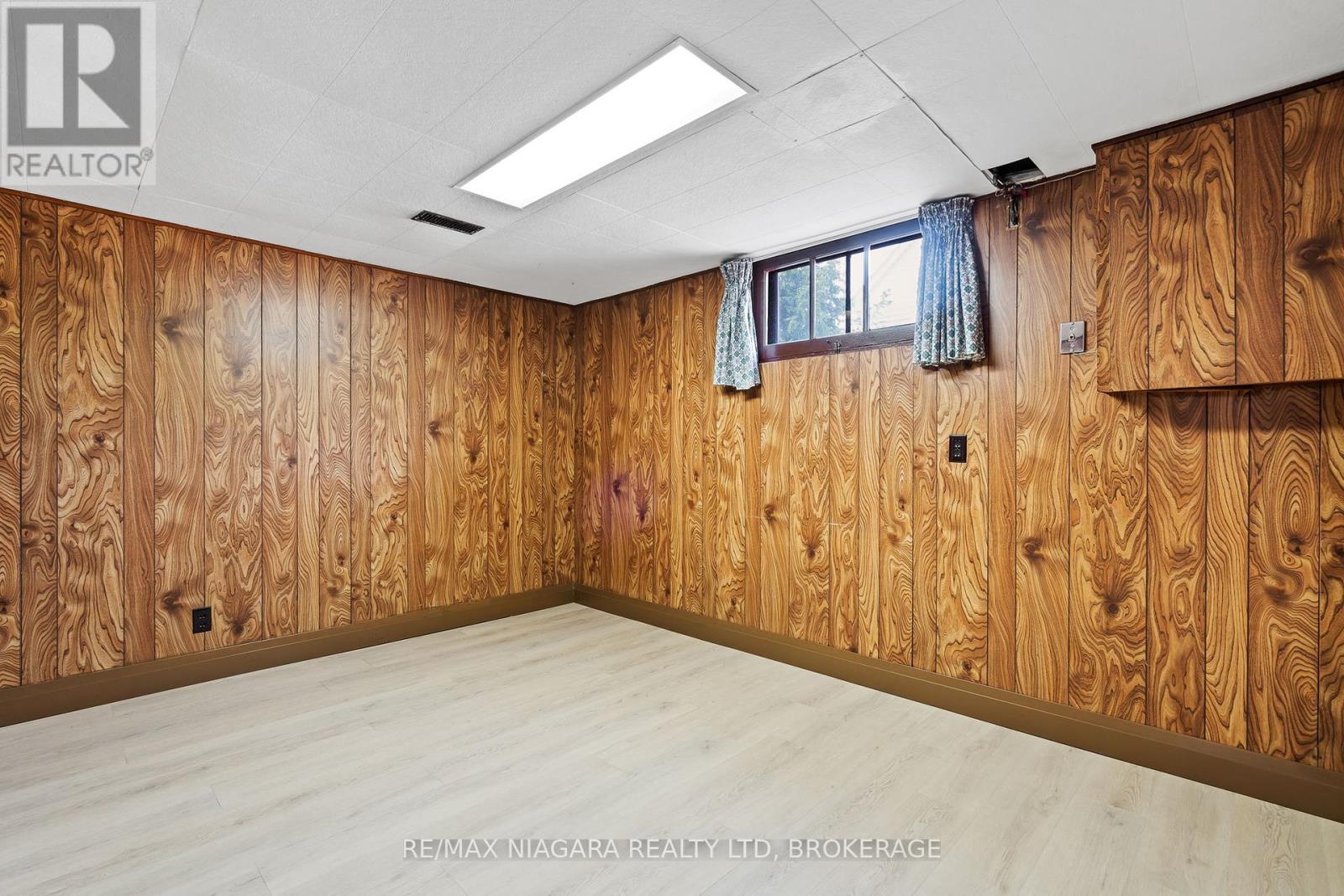 Photo 22 of 127 Louth Street, St Catharines ON