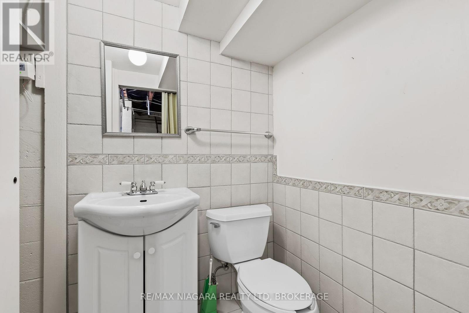 Photo 23 of 127 Louth Street, St Catharines ON