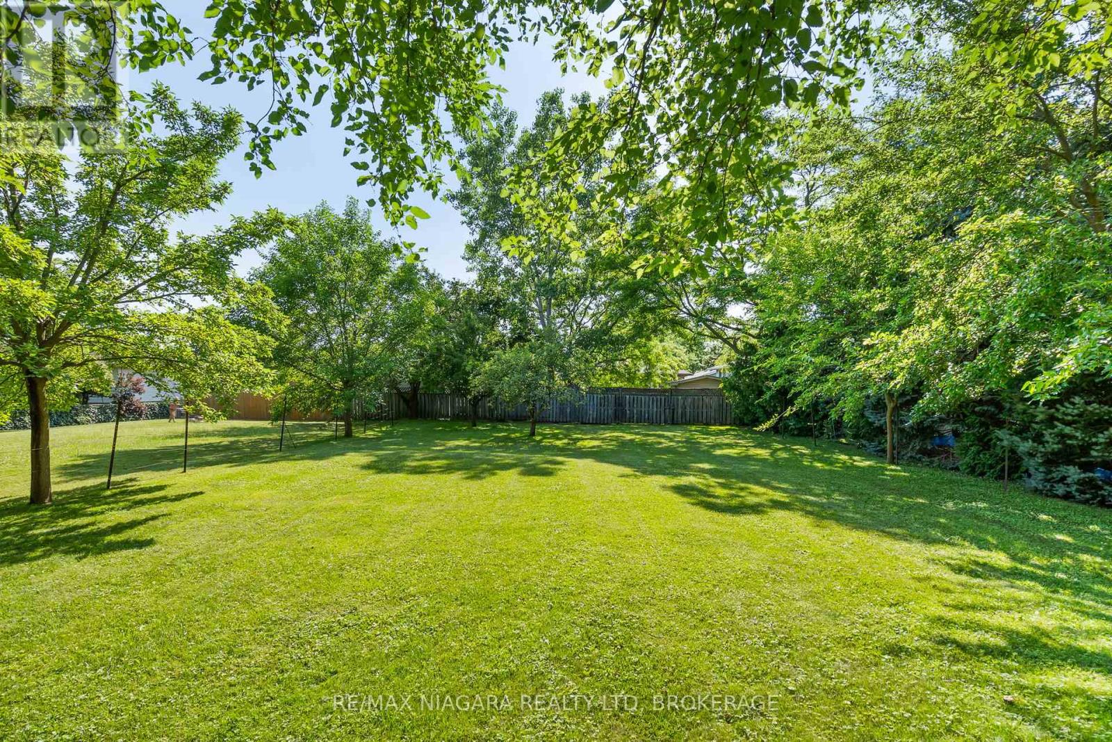 Photo 25 of 127 Louth Street, St Catharines ON