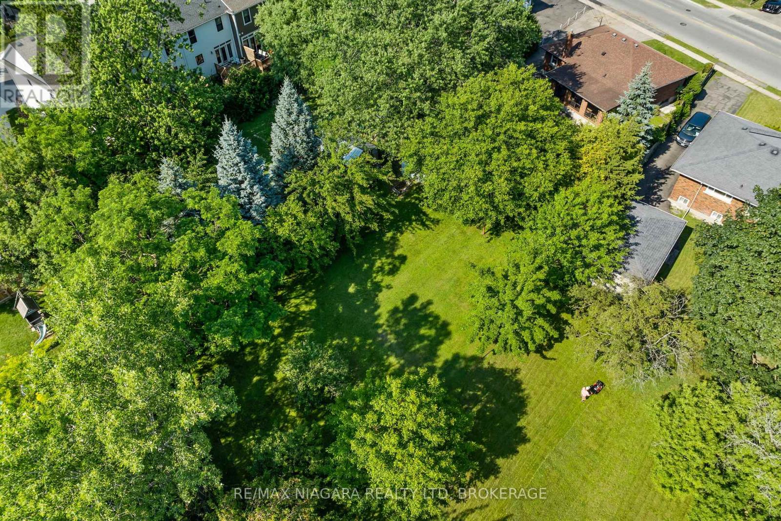 Photo 27 of 127 Louth Street, St Catharines ON