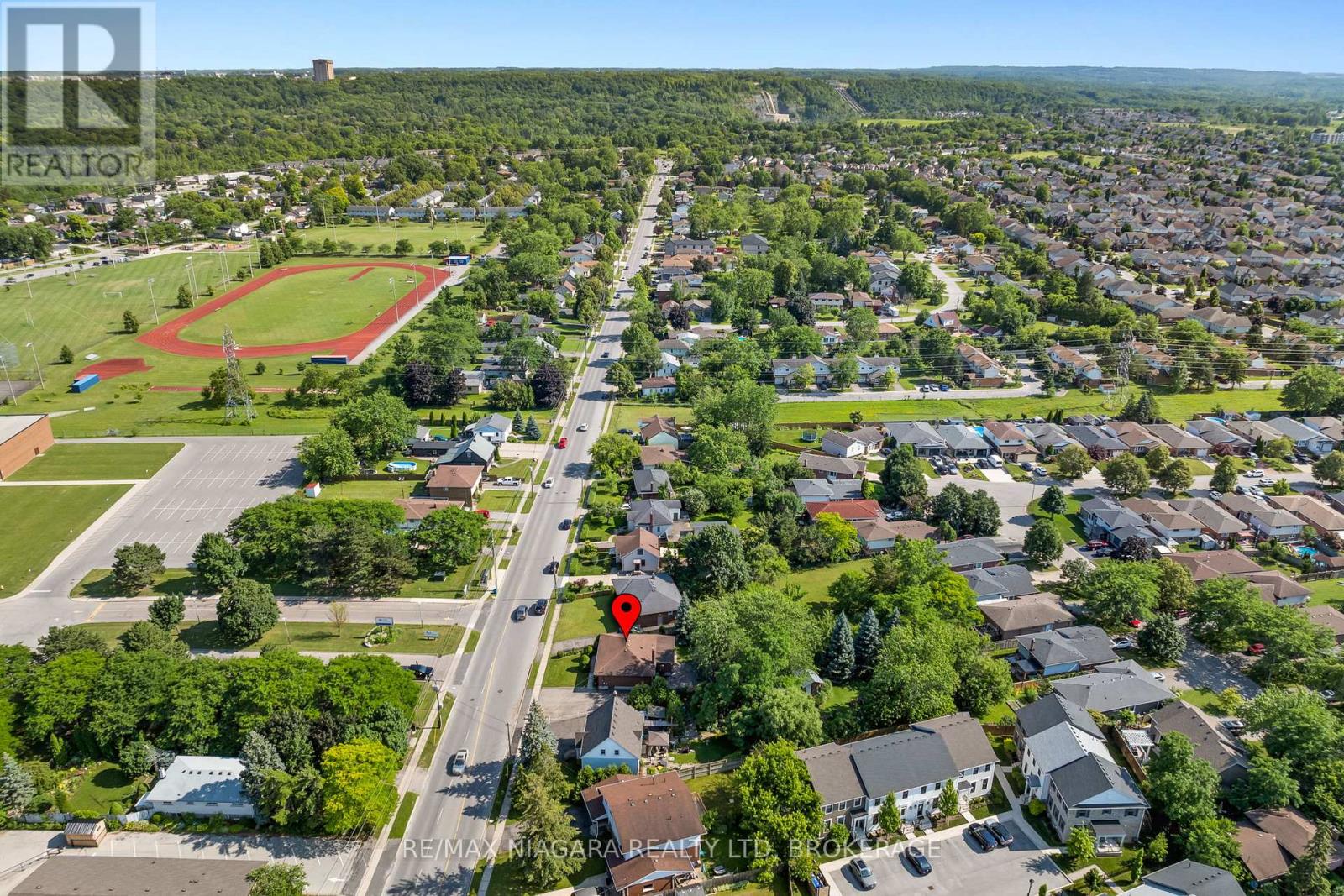 Photo 29 of 127 Louth Street, St Catharines ON