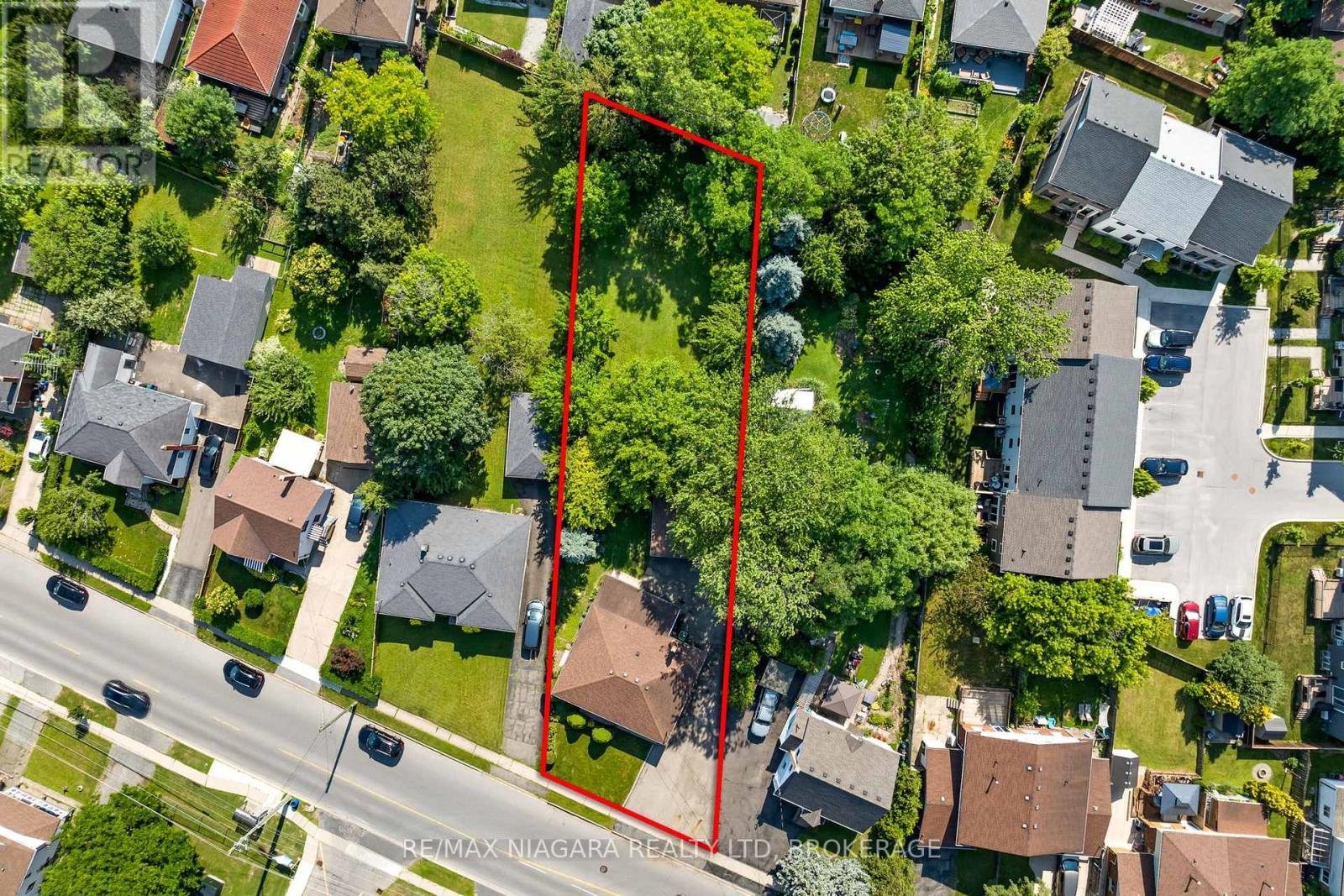 Photo 3 of 127 Louth Street, St Catharines ON
