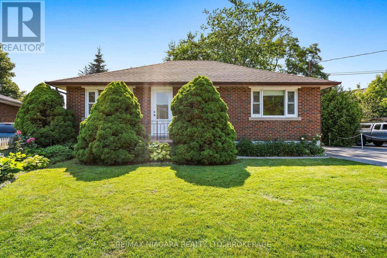 Photo 32 of 127 Louth Street, St Catharines ON