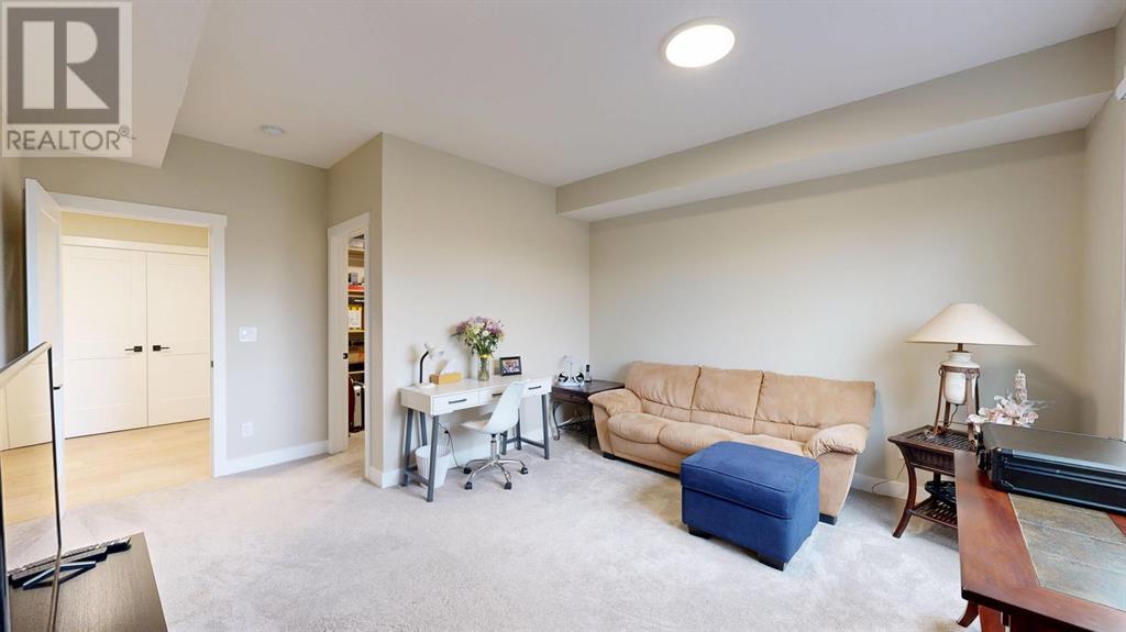 Single Family House for Sale in   Cougar Ridge Landing SW Patterson Calgary 