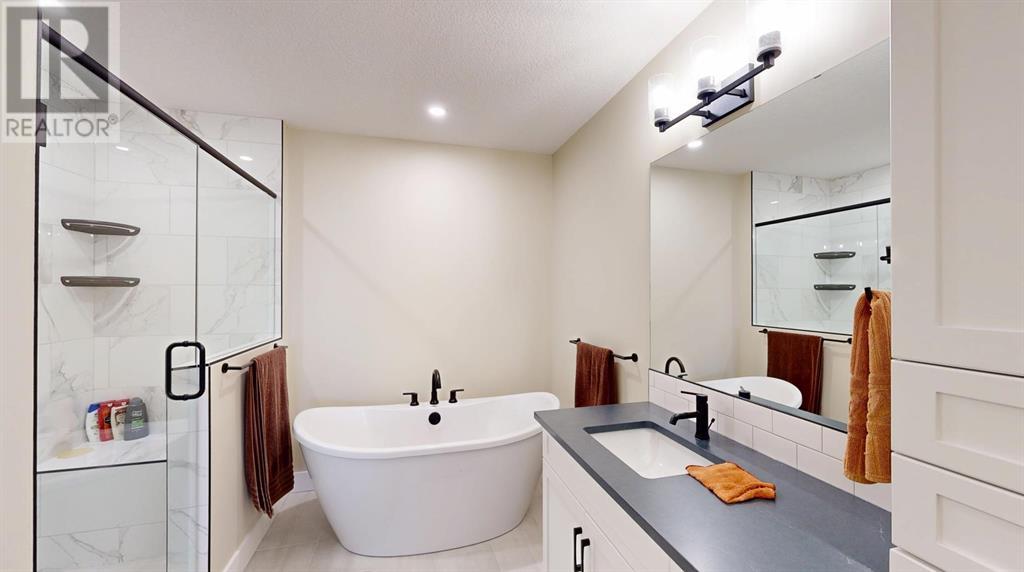 Single Family House for Sale in   Cougar Ridge Landing SW Patterson Calgary 